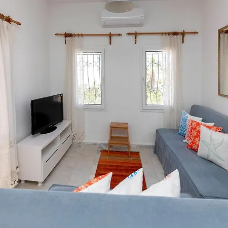 Pleasant Building Of 2 Apartments With Fascinating Sea View And Garden In Bodrum 빌라 규무슬럭