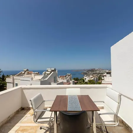 빌라 Pleasant Building Of 2 Apartments With Fascinating Sea View And Garden In Bodrum