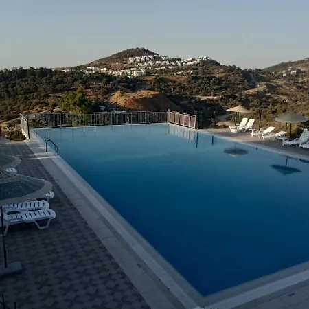 Pleasant Building Of 2 Apartments With Fascinating Sea View And Garden In Bodrum 빌라 규무슬럭